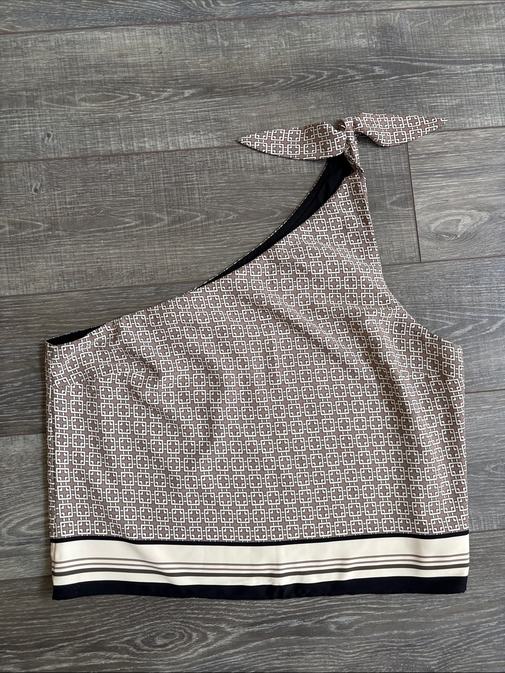 Abercrombie & Fitch One-Shoulder Geometric Print Top in Brown and Black
